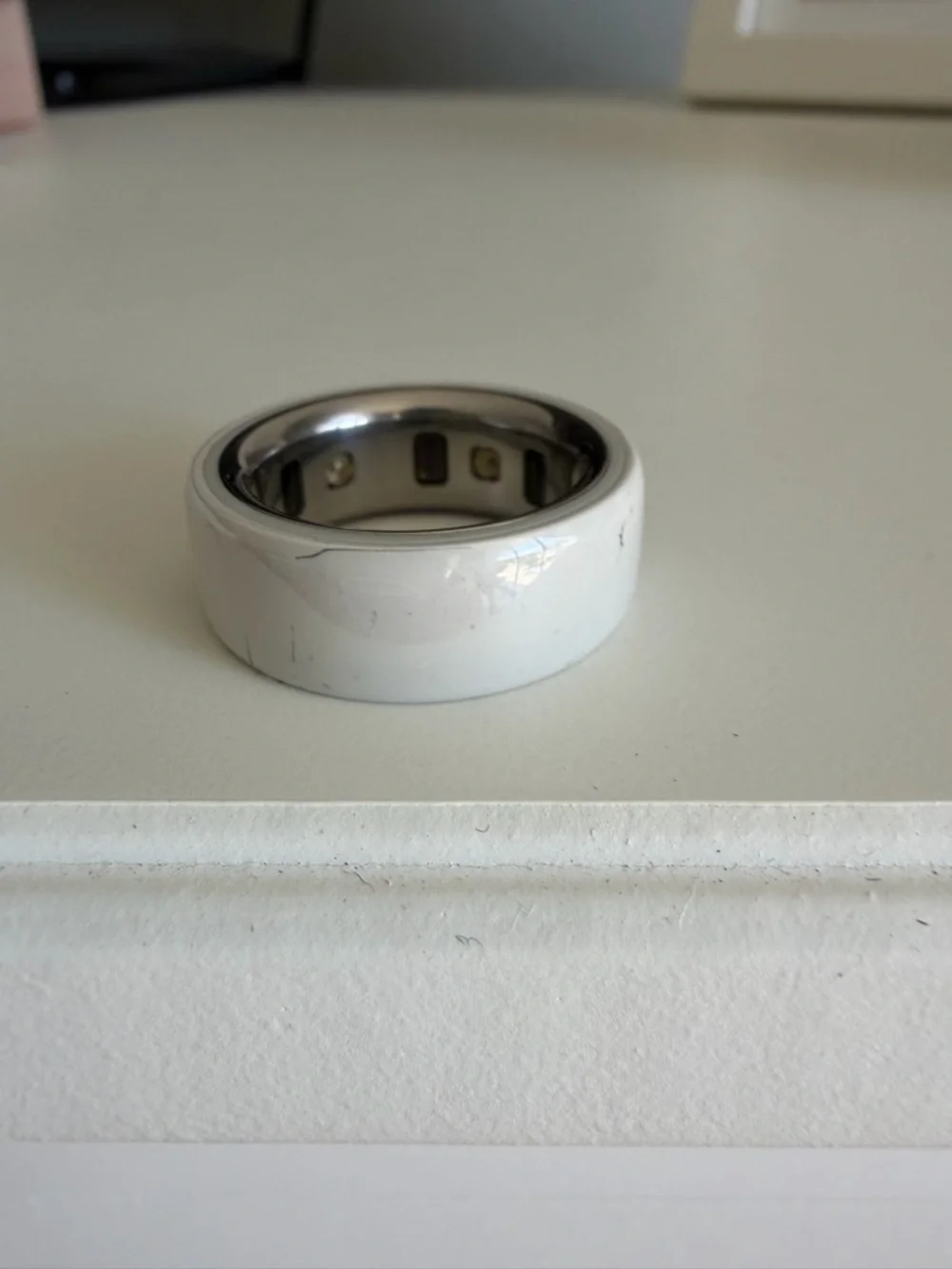 White ceramic Gen 4 Oura ring (size 6)